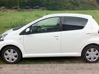 Beklebung eines Toyota Aygos links